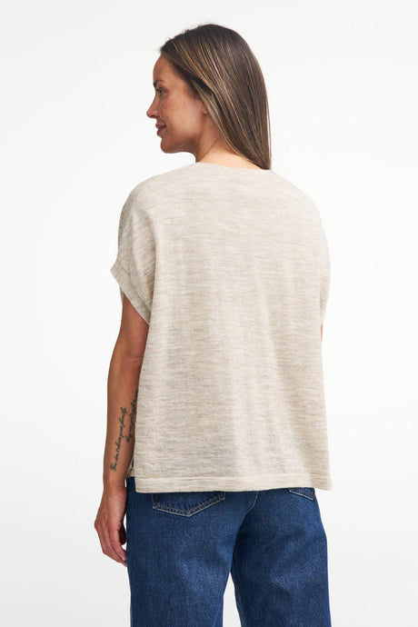 NLS Poppy Stickad Poncho Dam