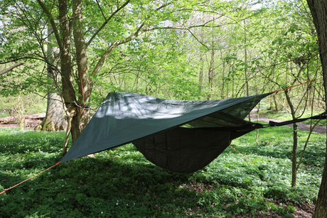Snug diagonal tarp